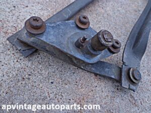 1979 Lincoln Continental Mark V wiper linkage transmission drive assembly