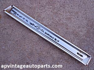 1976 1977 Lincoln Town Car Coupe LH fender molding