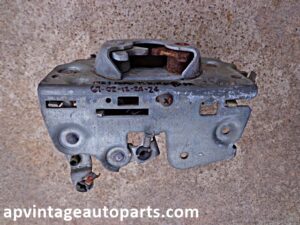 1967 1968 Ford Thunderbird door latch assembly RH