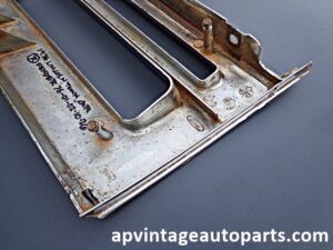 1974-1976 Lincoln Continental lower front fender cornering light bezel RH