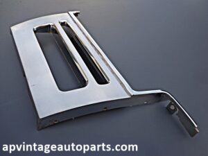 1976 Lincoln RH fender lower front cornering light bezel