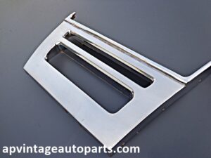 1974-1976 Lincoln Continental lower front fender cornering light bezel RH