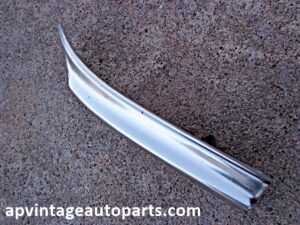 1971 Ford F100 pickup RH mid cab corner molding
