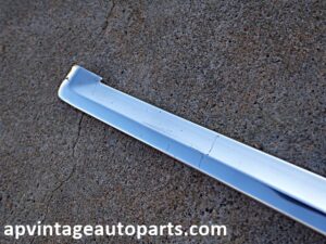 1977 1979 Ford Thunderbird Landau rear window trim molding RH