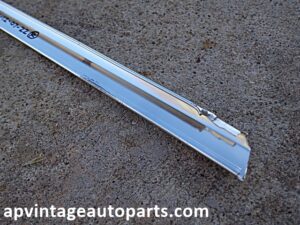 1977 Ford TBird Thunderbird Landau rear window trim molding RH